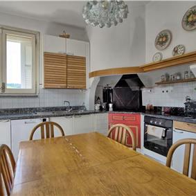 3 bedroom villa with pool and tennis court near Florence, sleeps 6